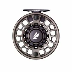 Sage Enforcer Fliegenrolle -Fliegenruten Elegant magasin 22 6770 51 3 SAGE ENFORCER REEL tempest blue.jpg 1920x1920 164a5884 bb2f 4902 bf90 0b4529bc0f5d