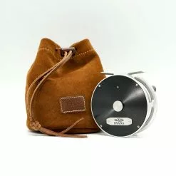 Iwana Steelhead Fliegenrolle - Black/Silver -Fliegenruten Elegant magasin 5 2 1024x1024 eb05657b f4b2 4127 8210 e64ec3e9af0a