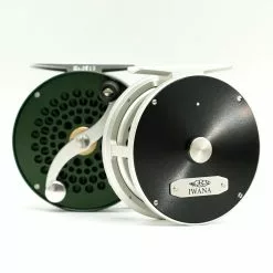 Iwana Steelhead Fliegenrolle - Black/Silver -Fliegenruten Elegant magasin 6 2 1024x1024 90ddce1a f54a 40eb aa73 ece07dfc45f7